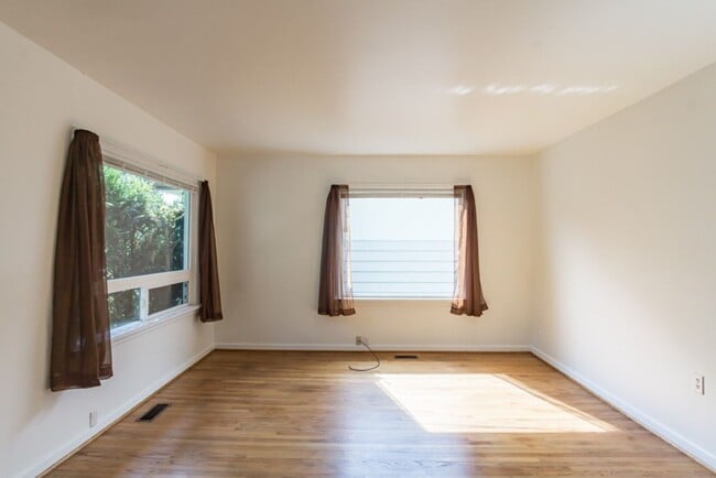 Building Photo - 2Bd/1Ba Seattle House