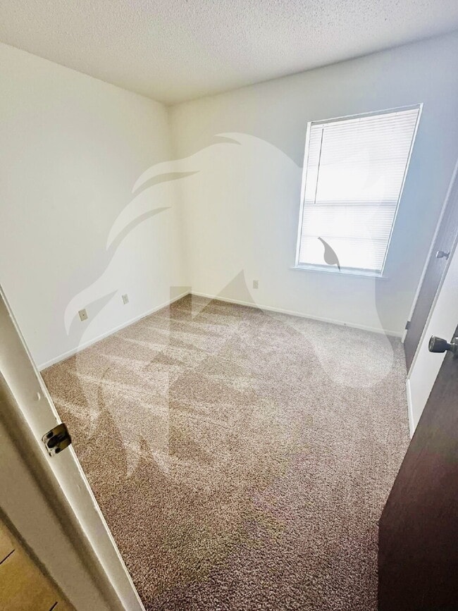 Building Photo - "Charming 3-Bed Home with Attached Garage ...
