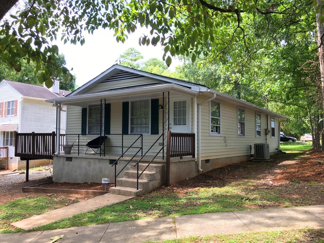 Sweet Retreat! Updated 4br 2ba house w/ p... - Sweet Retreat!  Updated 4br 2ba house w/ p...