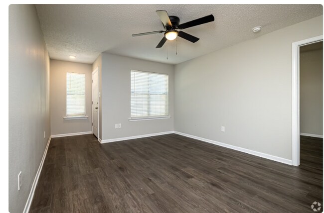 Building Photo - 2121 Lobdell Blvd