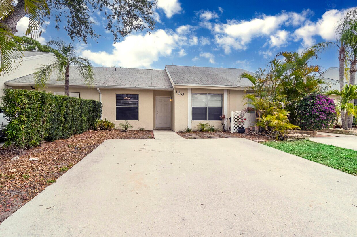 Primary Photo - 120 Oakwood Dr