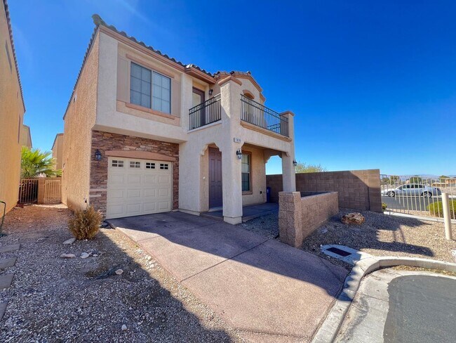 Building Photo - Beautiful 2-story house