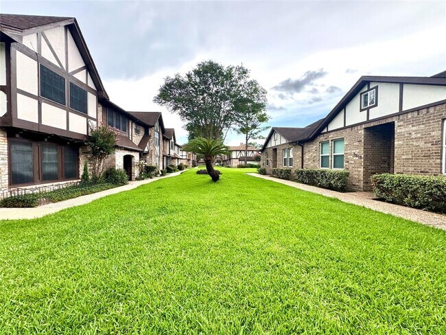 Foto del edificio - 3811 Vista Rd