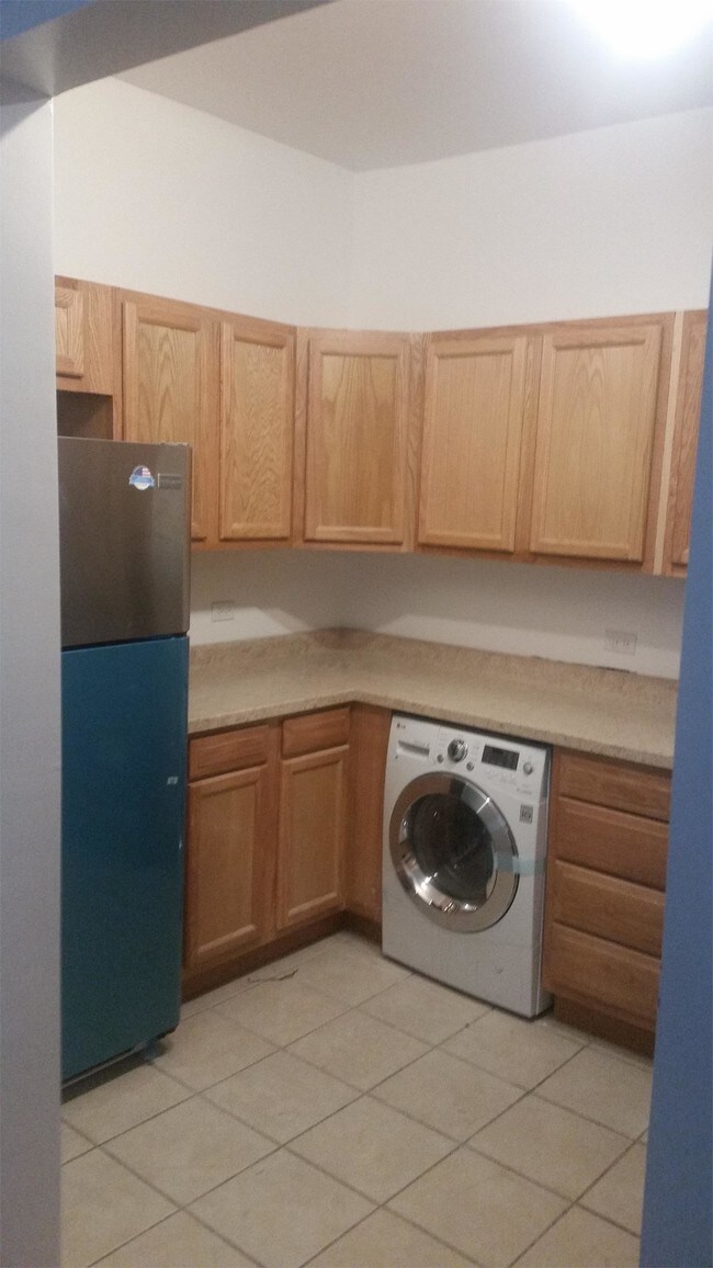 Building Photo - 3909 W Schubert Ave
