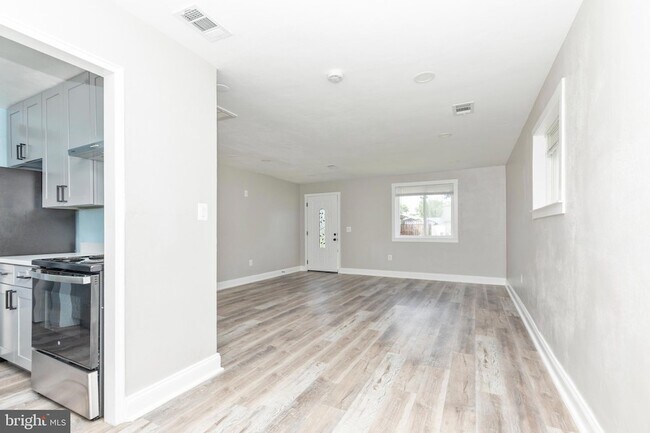 Building Photo - 719 Cotter Rd