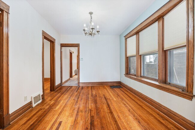 Foto del edificio - 1716 W Rascher Ave