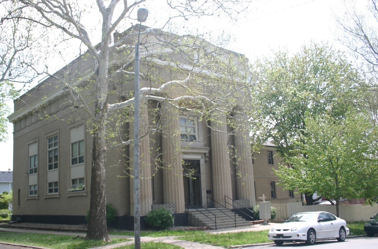 316 N 6th St Unit 104, Leavenworth, KS 66048 Room for Rent in