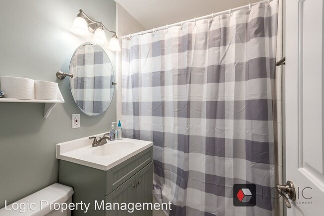 Building Photo - 945 Pinnocchio Dr