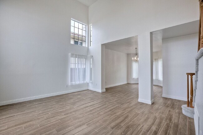 Building Photo - 2091 Sequoia Crest