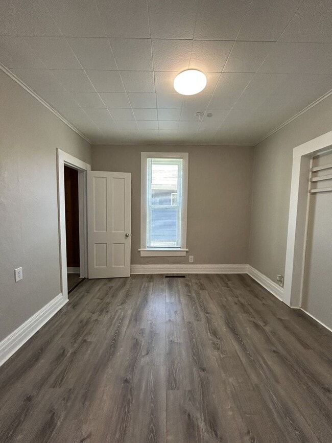Building Photo - 810 N Elm St