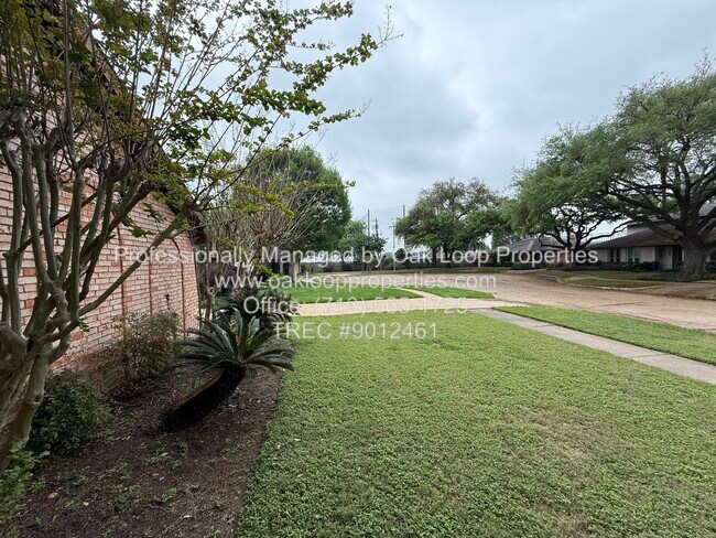 Foto del edificio - 7610 Burning Hills Dr