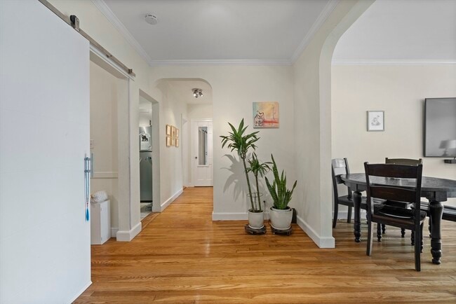 Building Photo - 1496 Beacon St