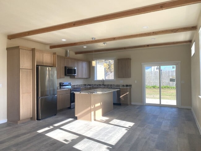 Building Photo - 332 Lolly Ln