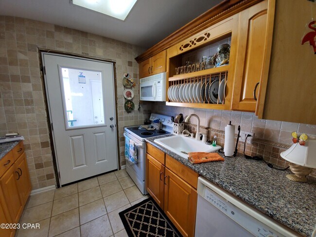 Foto del edificio - 2100 W Beach Dr