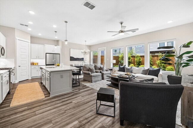 Foto del edificio - 10960 Hewitt Cliff Ln