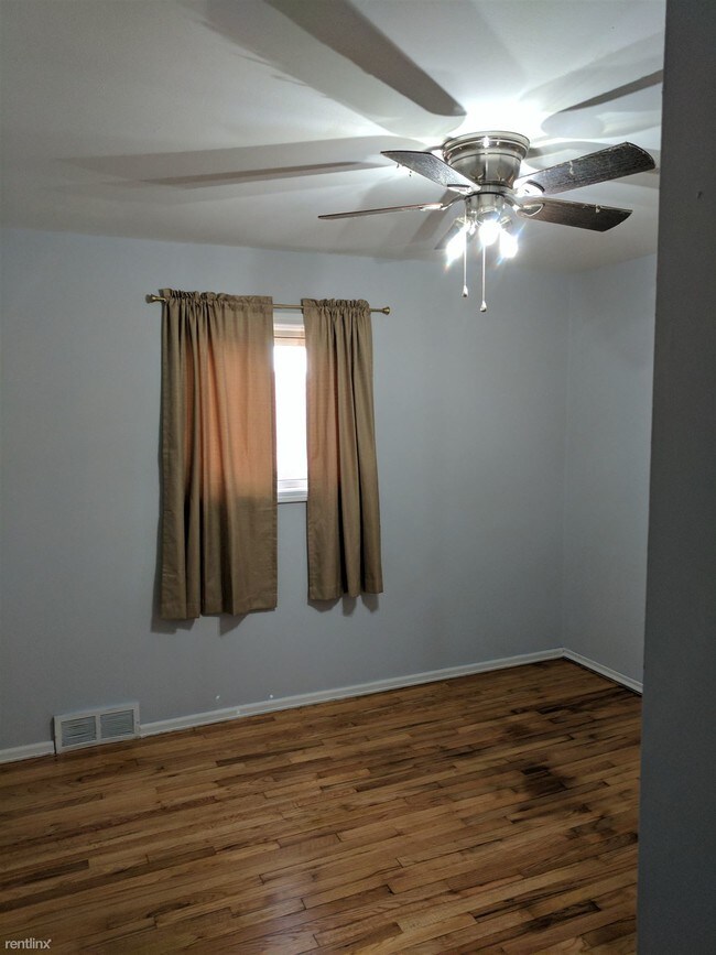 Building Photo - 3 br, 1 bath House - 30057 Avondale St