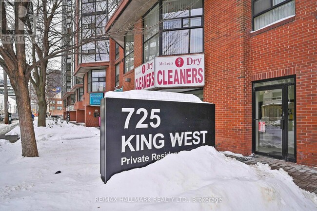 Photo du bâtiment - 725-725 King St W