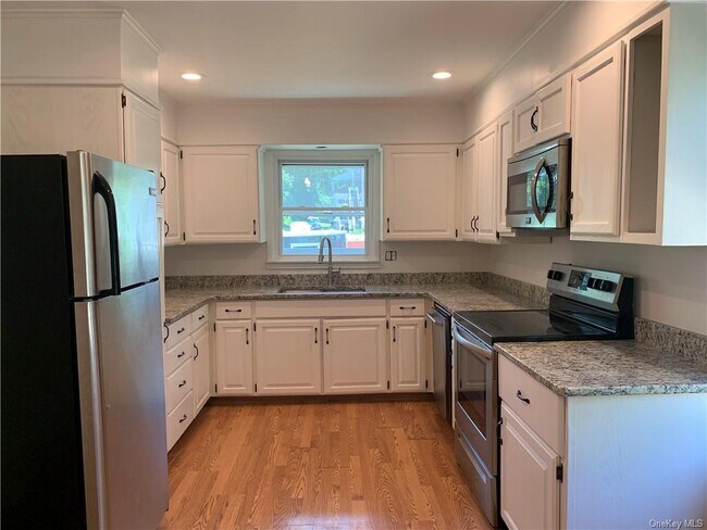 Building Photo - 142 Rombout Ave