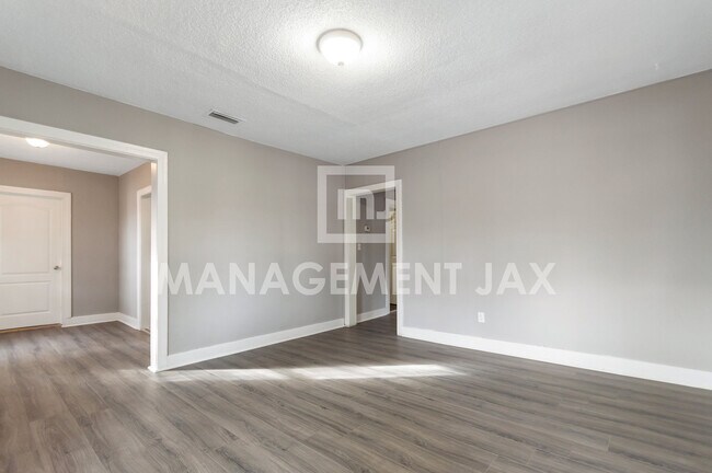 Building Photo - 2568 Commonwealth Ave