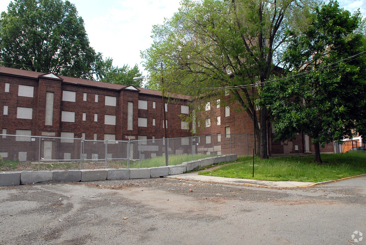 Primary Photo - Seth Boyden Court