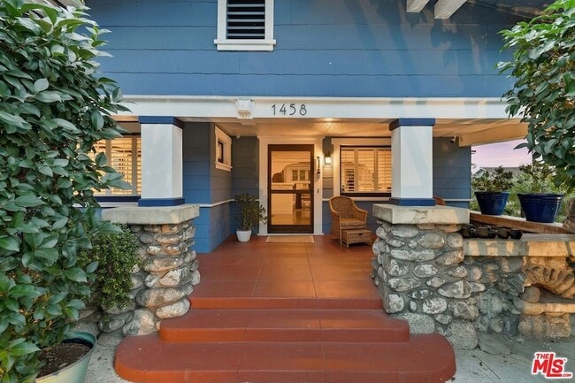 Photo - 1458 W 48th St House