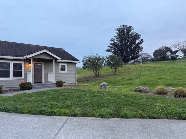 Building Photo - ~ Country Home ~ 2 Bedrooms & 2 Full Bathrooms with Attached Garage ~ Gated Community