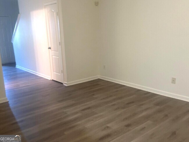 Building Photo - 1253 Chinon Point