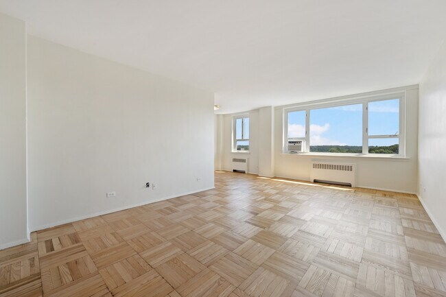 Foto del edificio - 5355 Henry Hudson Pkwy W