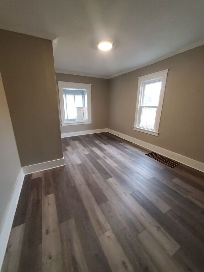 Building Photo - 418 Lemira Ave