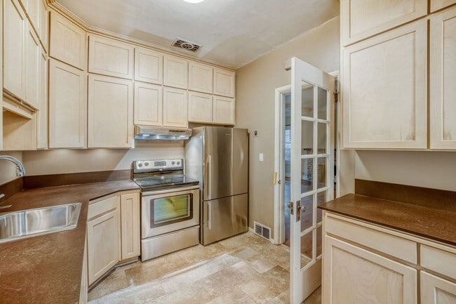 Building Photo - Montlake/Madison Park Area | Remodeled 3 Bed + Bonus Spaces | Arboretum Access