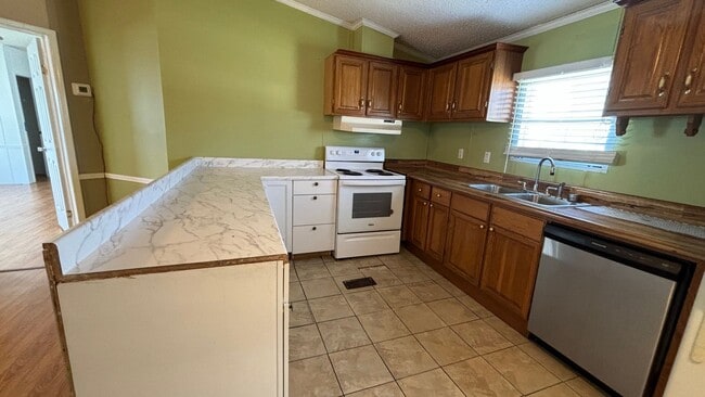 Building Photo - Alta Vista Dr