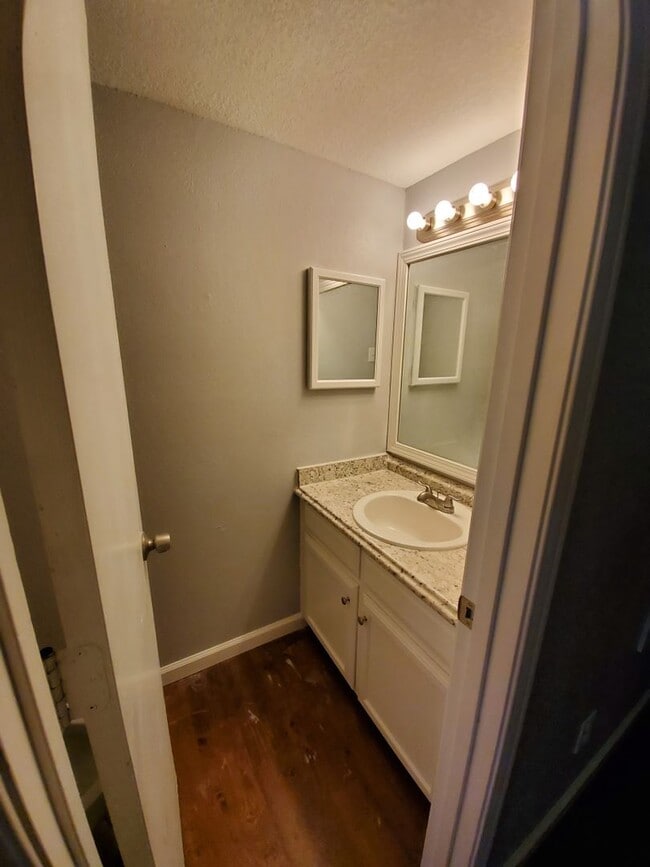 Building Photo - 102 Austin Stone Dr