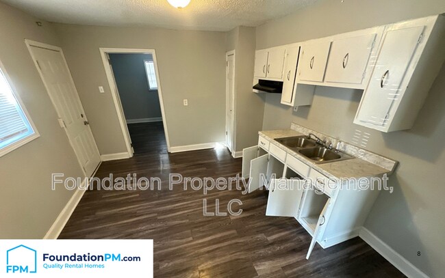 Building Photo - 1611 Hugenot St