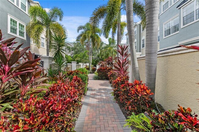 Foto del edificio - 1427 Harbour Walk Dr