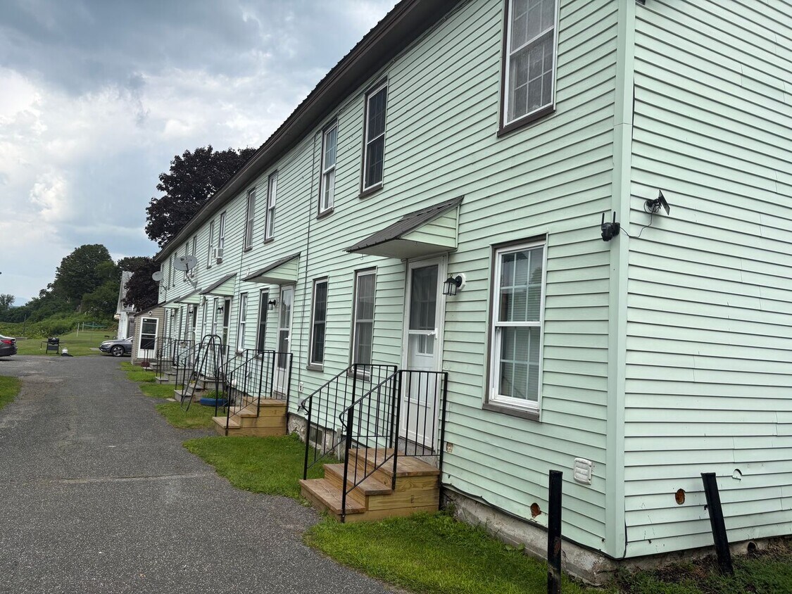 Primary Photo - 142-152 North Summer St