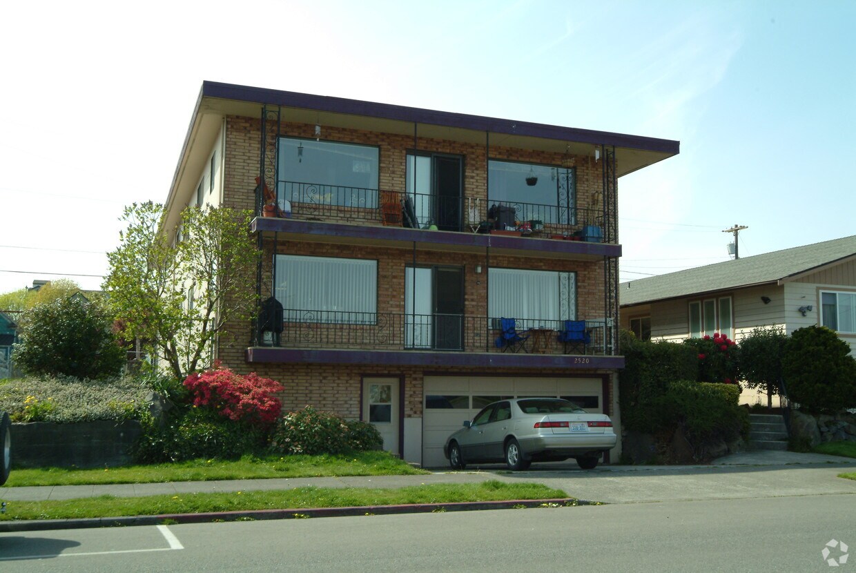 2520 Rockefeller Ave, Everett, WA 98201 Apartments in Everett, WA