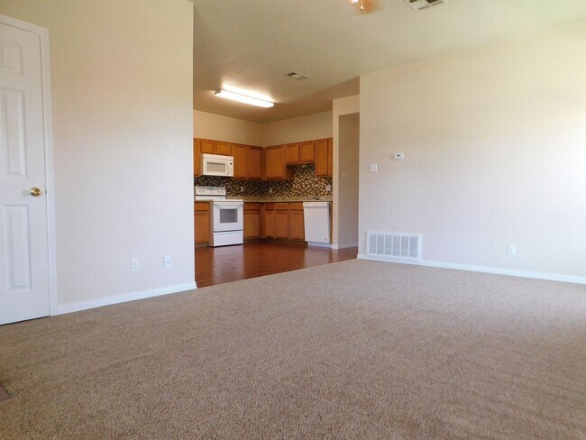 Building Photo - 5210 Daybreak Dr