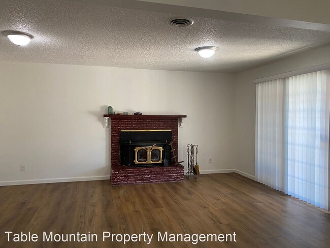 Building Photo - 3 br, 2 bath House - 5 Westelle Dr