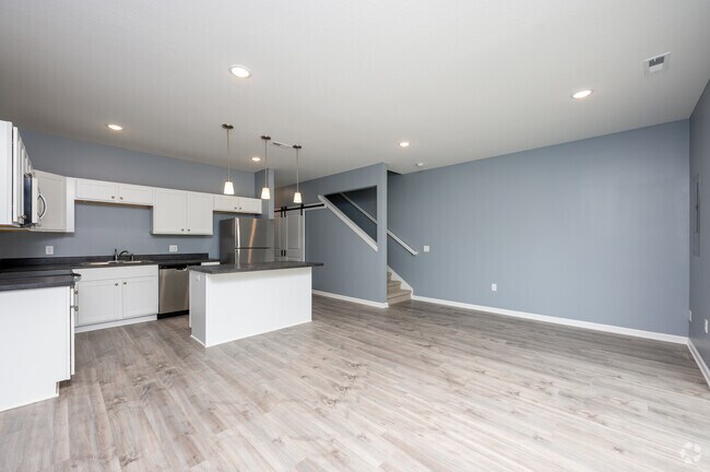 3 habitaciones, 2.5 baños - 1,500 pies cuadrados - Sala de estar/Cocina - Homestead Townhomes