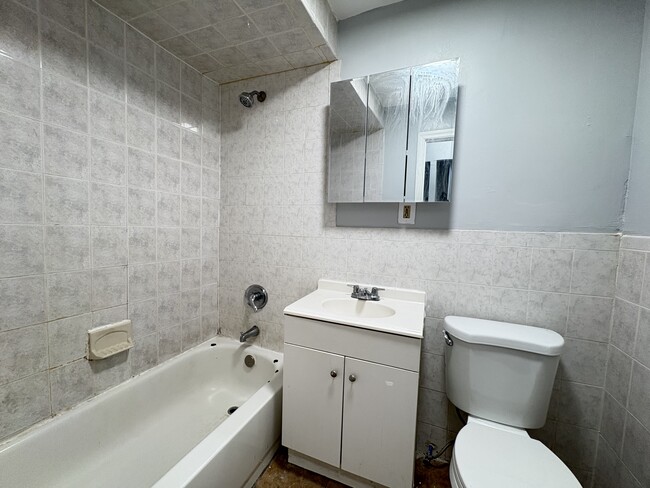 44 4th St 3L - 42 4th St