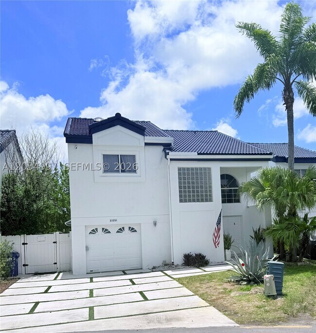 Foto del edificio - 21251 NE 3rd Ct