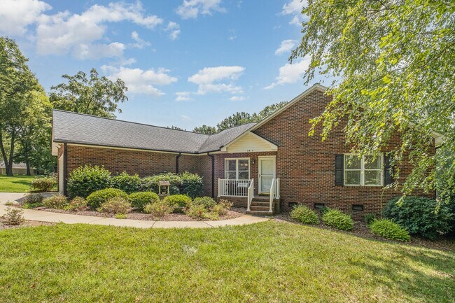 Foto del edificio - 7815 Lucy Ln