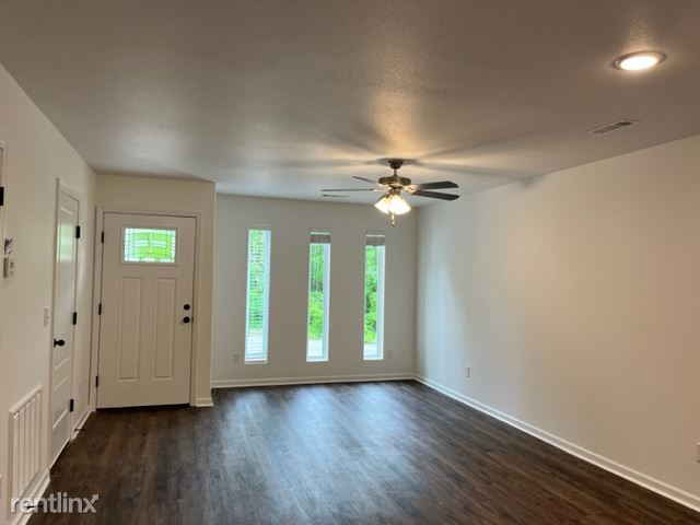 Foto del edificio - 3 br, 2 bath House - 2714 E. Quincy St.