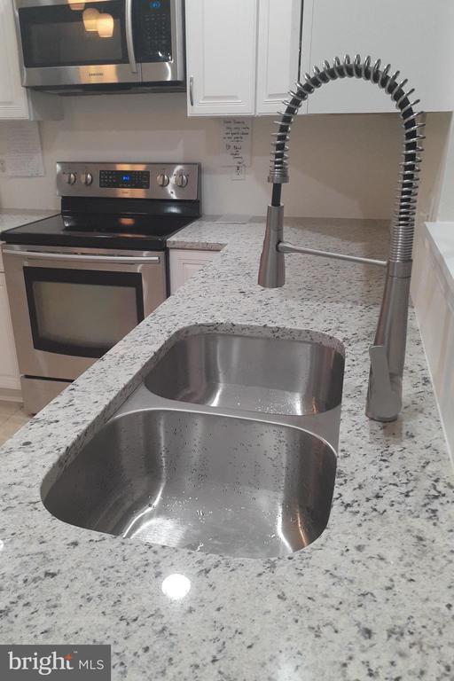 Building Photo - 6965 Manahoac Pl