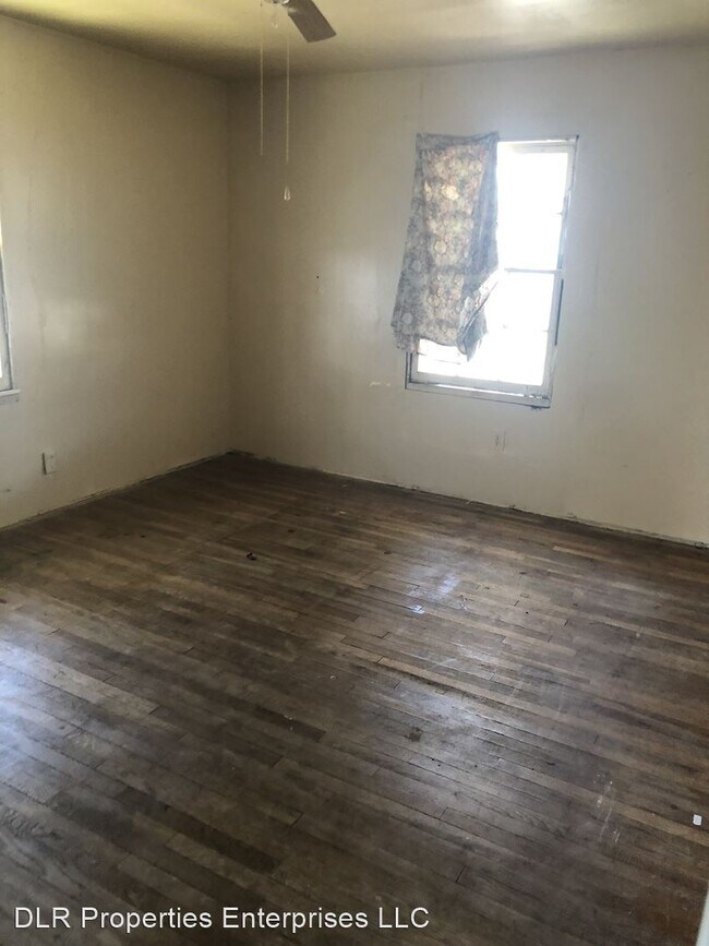Building Photo - 4 br, 1.5 bath House - 625 E. Xyler St.
