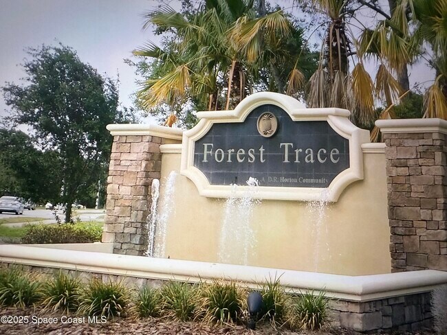 Foto del edificio - 739 Forest Trace Cir