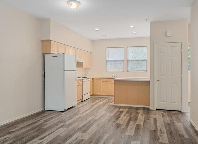 Kitchen View4 - 14365 SW Cougar Ridge Dr