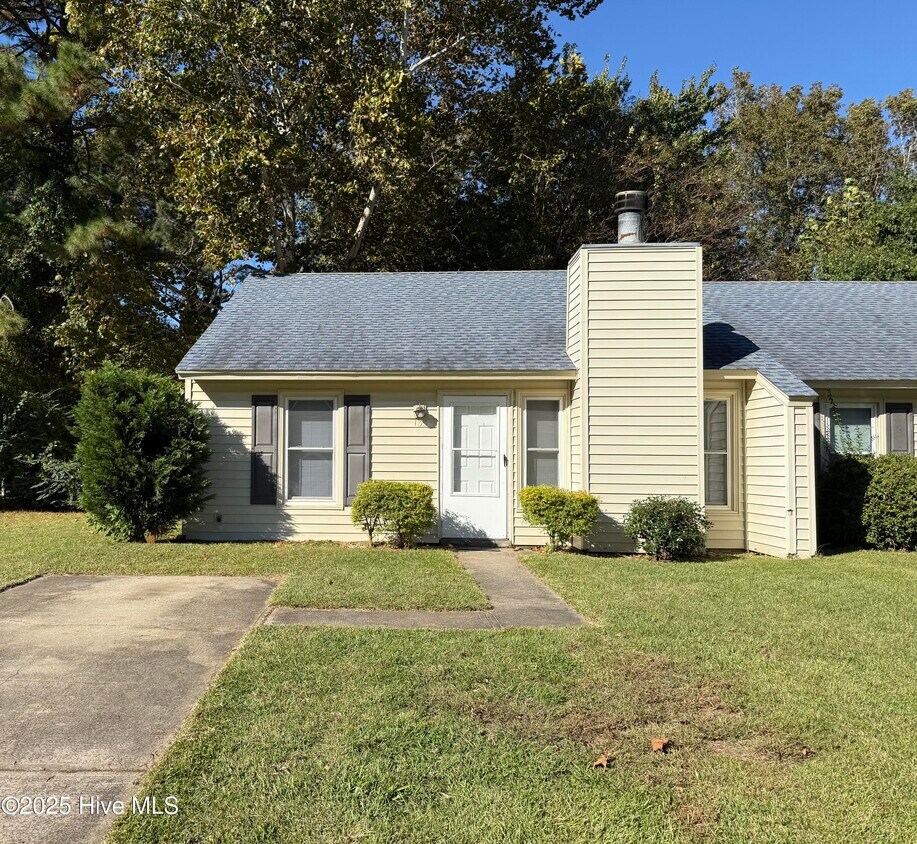 Foto principal - 133 Twin Wood Dr