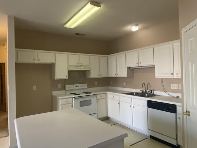Building Photo - 3952 Gavick Dr