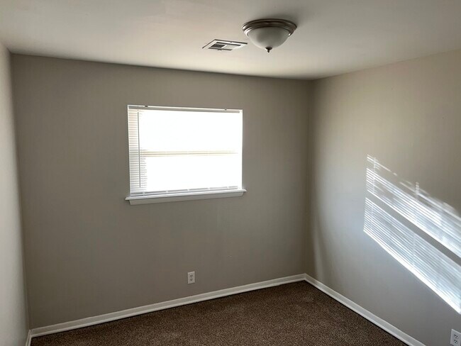 Building Photo - 205 South 189th East Ave Tulsa OK 74108